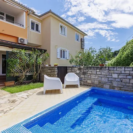 Ester-5 By Interhome *