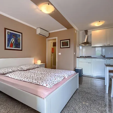 Apartamento Ester-5 By Interhome