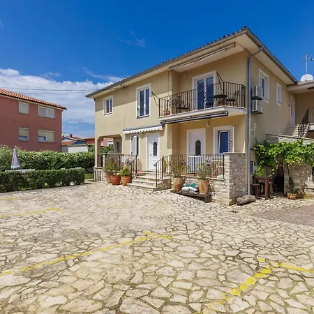 Ester-5 By Interhome *