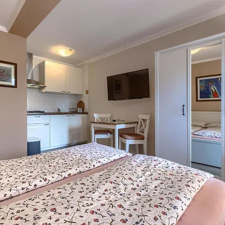 Ester-5 By Interhome Umago