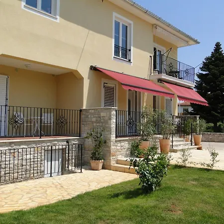 Ester-5 By Interhome