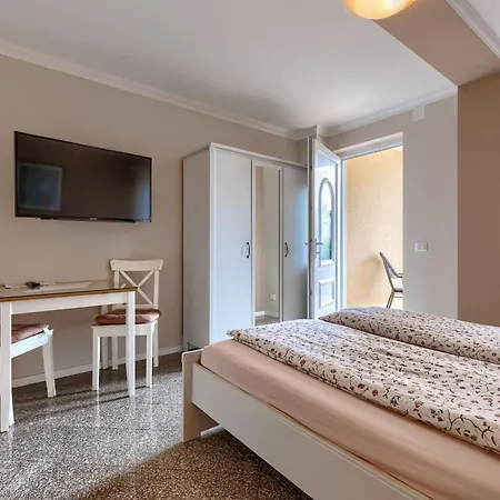 Ester-5 By Interhome *