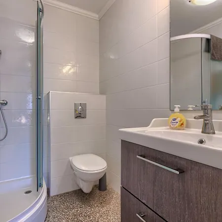 Ester-5 By Interhome